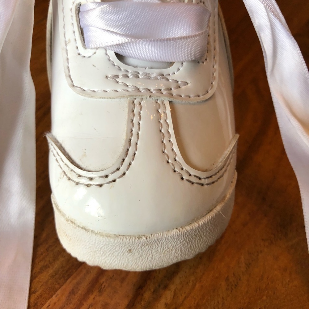 White Puma Roma Heart Patent Sneaker With Ribbon Laces - Picture 10 of 11
